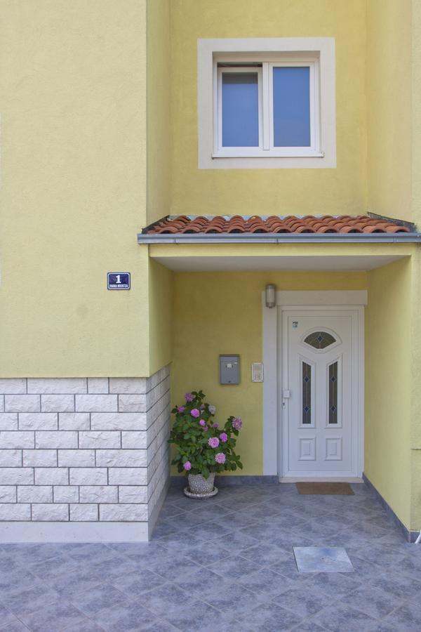 Apartment Noel Kastela Exterior photo